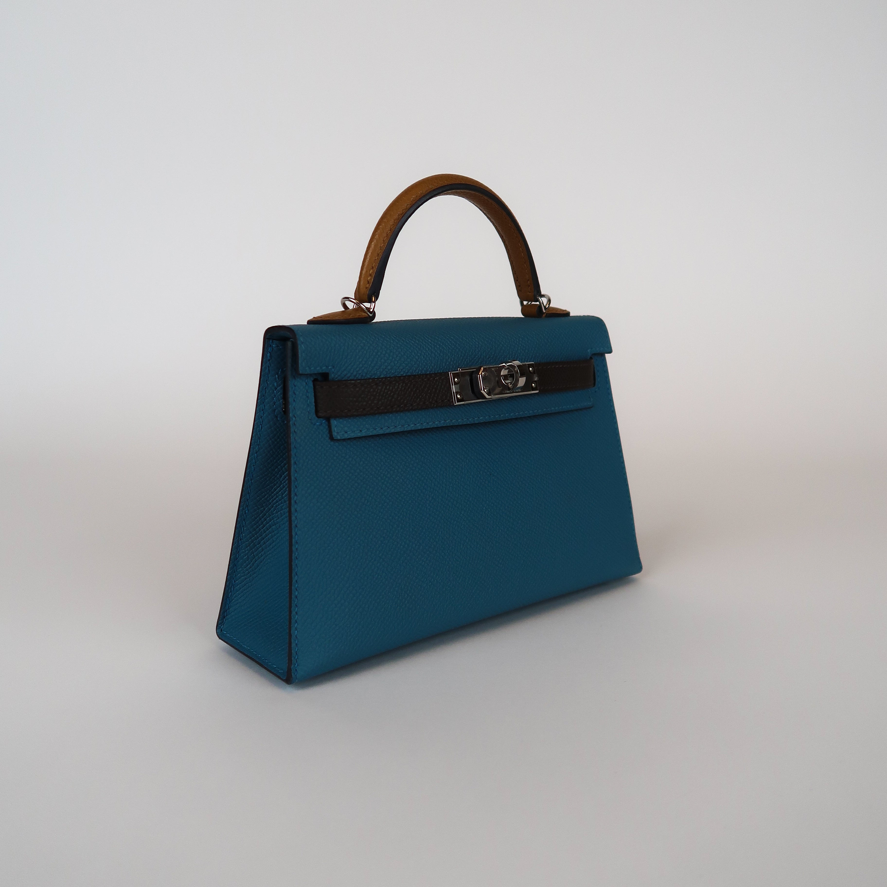 Hermès Tricolor Bleu Jean/Ecorce/Sesame Epsom Mini Kelly (PHW | 2024)