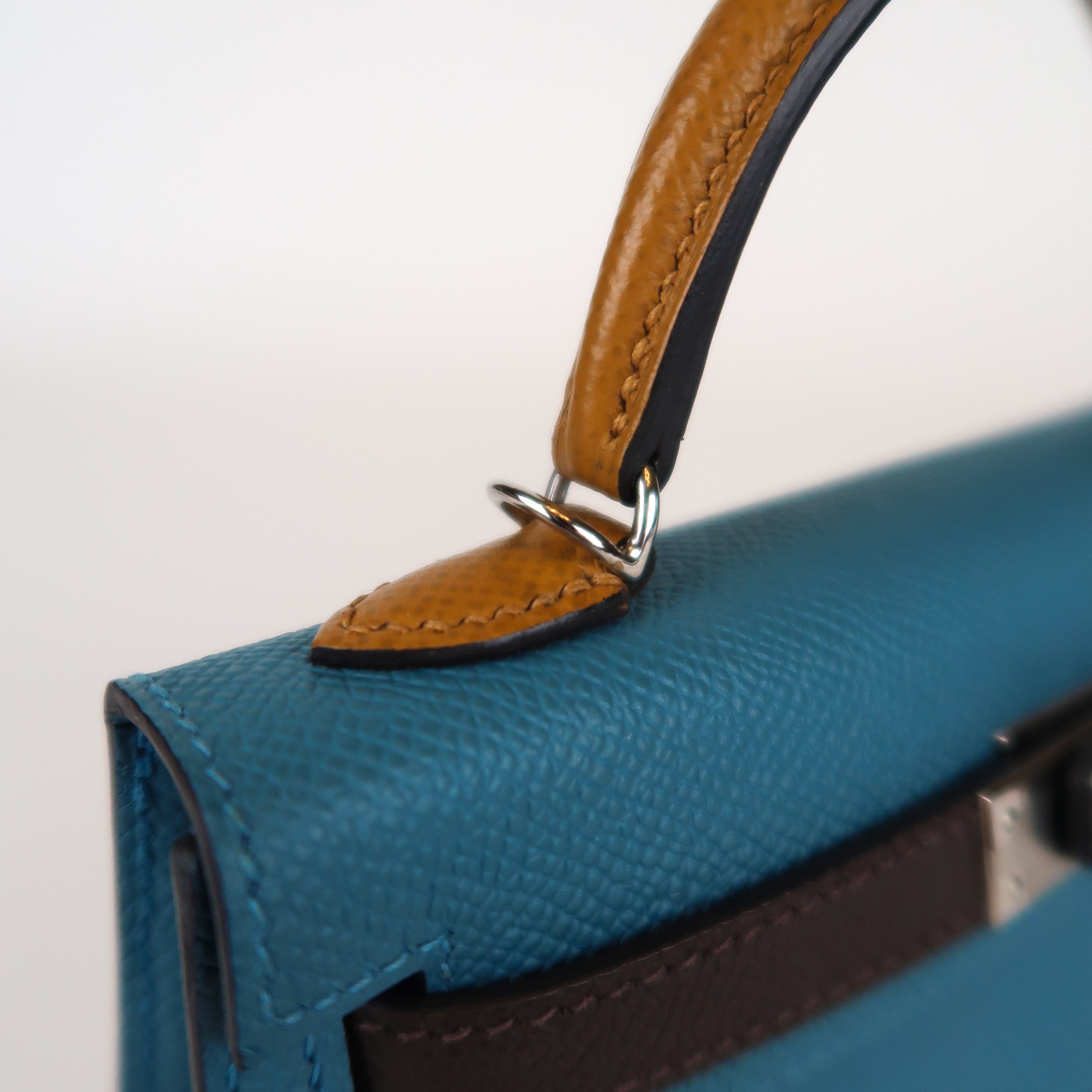 Hermès Tricolor Bleu Jean/Ecorce/Sesame Epsom Mini Kelly (PHW | 2024)