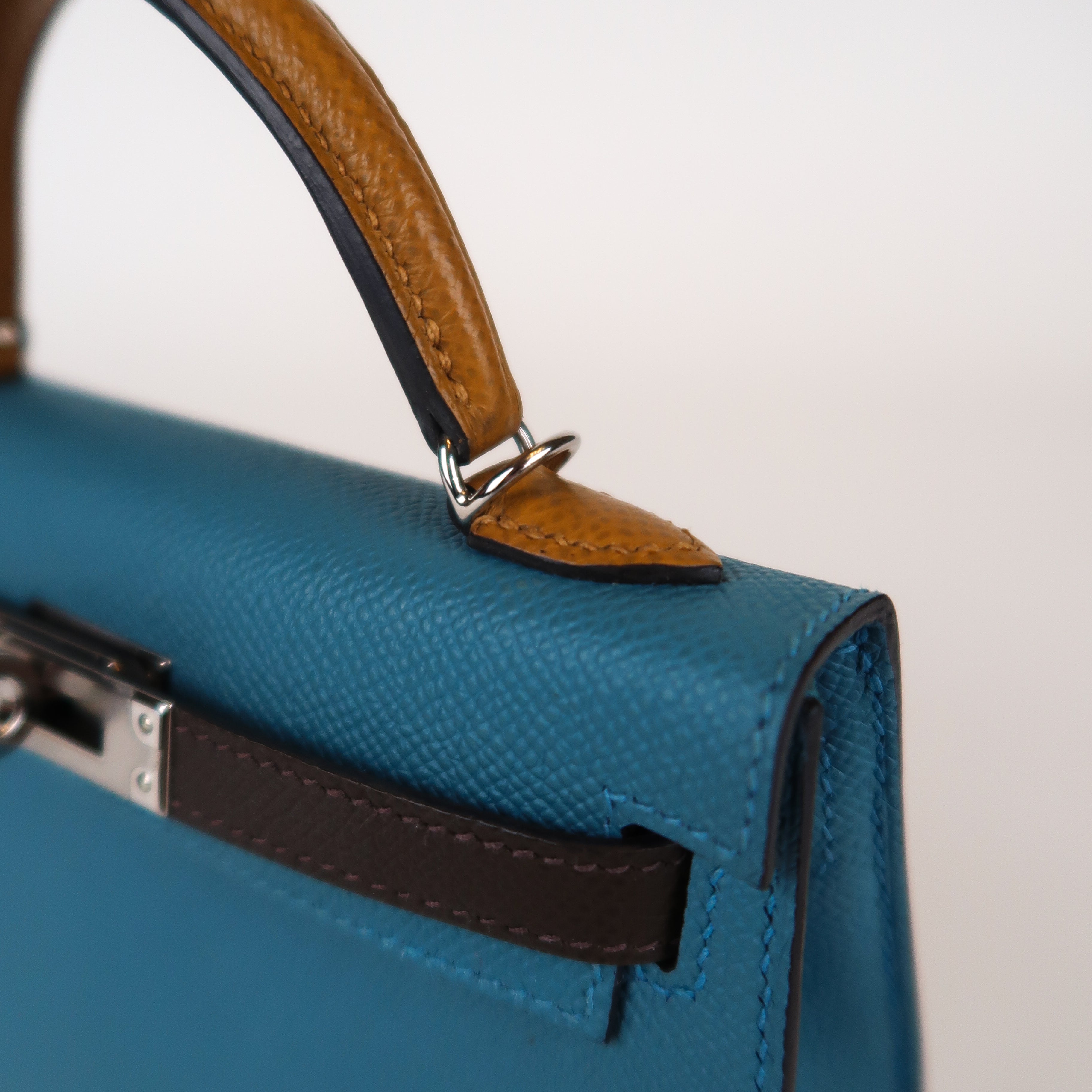 Hermès Tricolor Bleu Jean/Ecorce/Sesame Epsom Mini Kelly (PHW | 2024)