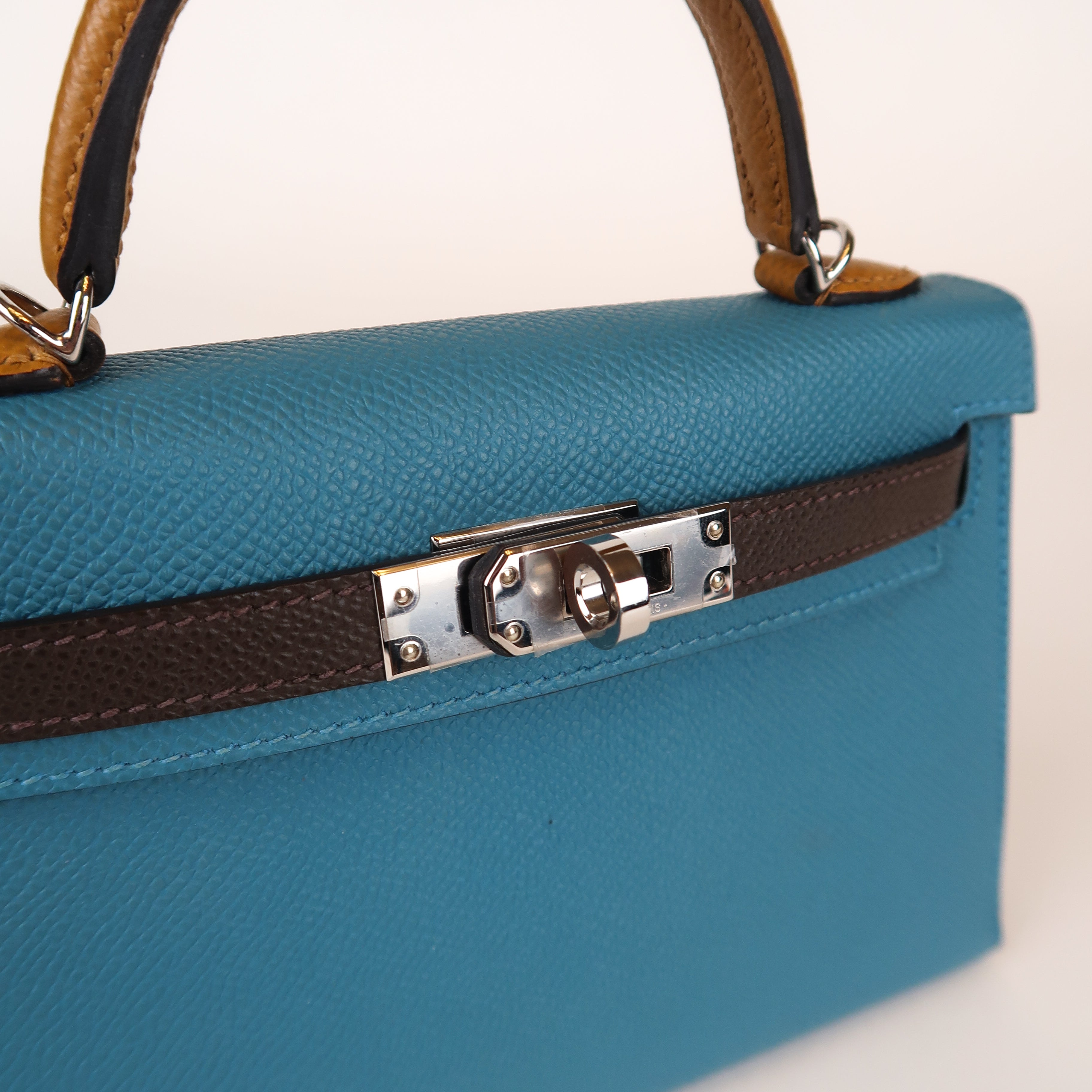 Hermès Tricolor Bleu Jean/Ecorce/Sesame Epsom Mini Kelly (PHW | 2024)