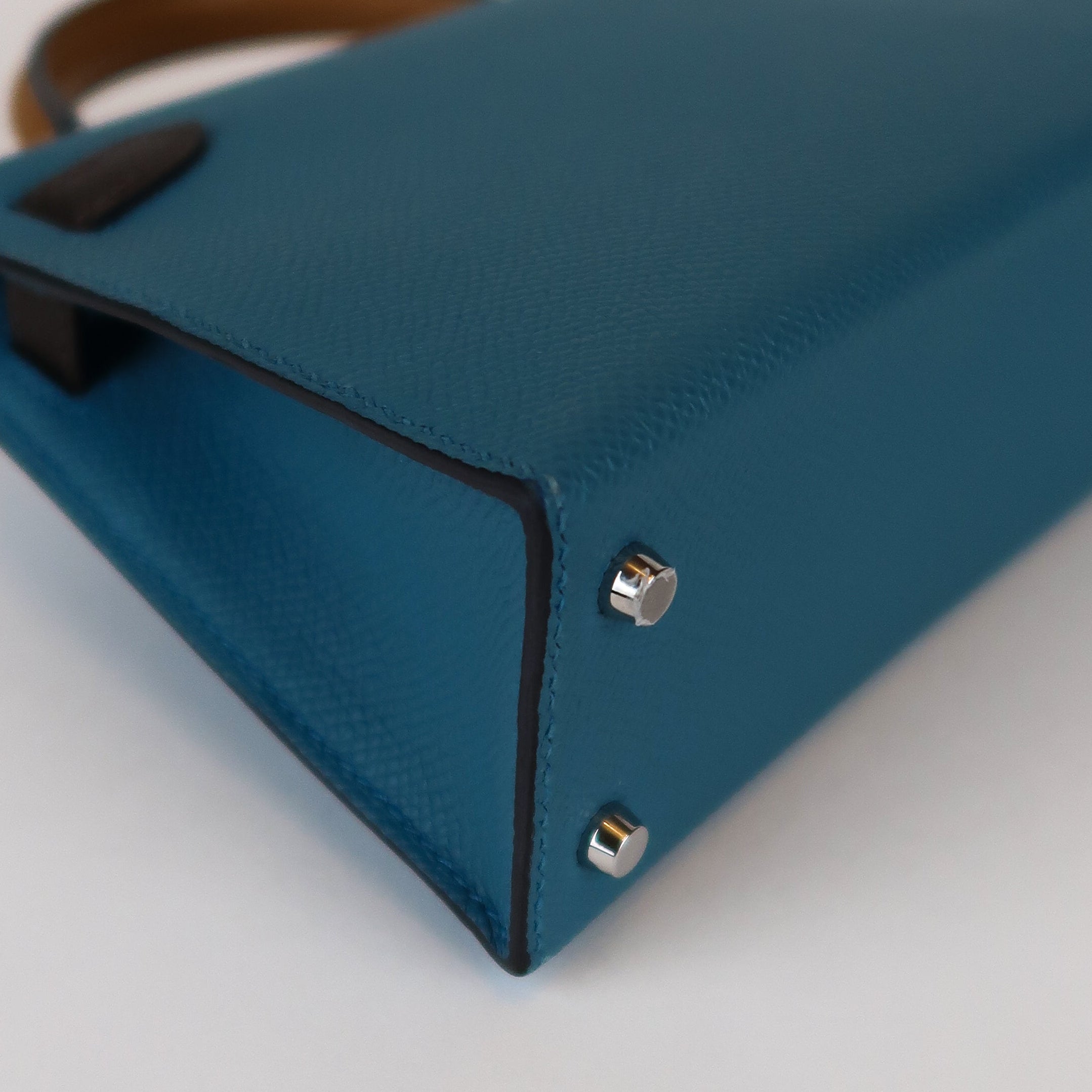 Hermès Tricolor Bleu Jean/Ecorce/Sesame Epsom Mini Kelly (PHW | 2024)